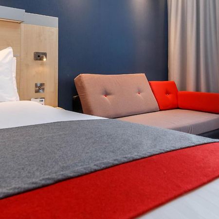 Holiday Inn Express Walsall M6, J10 By Ihg Bagian luar foto