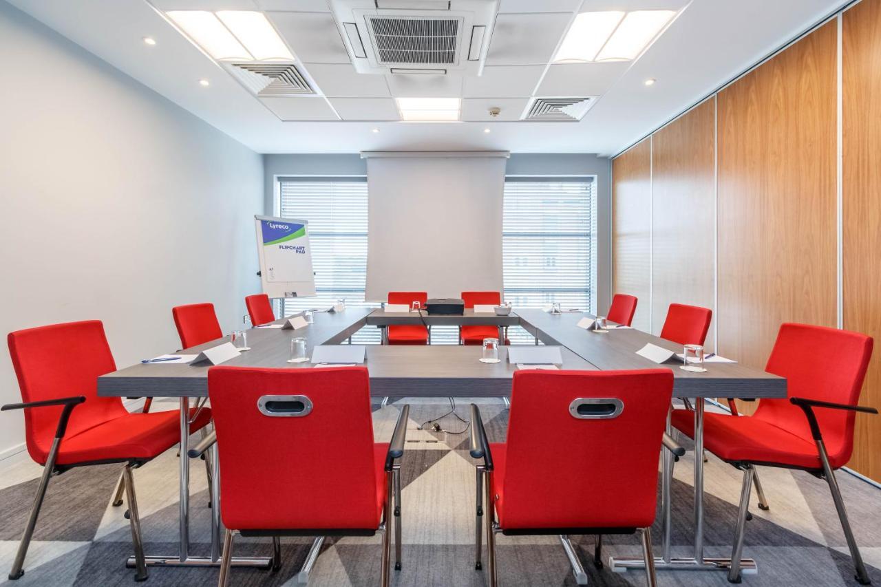 Holiday Inn Express Walsall M6, J10 By Ihg Bagian luar foto
