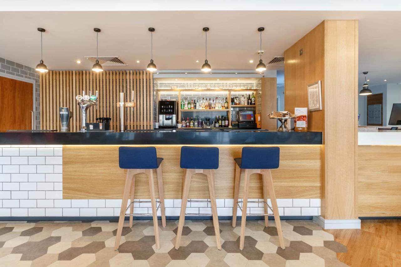 Holiday Inn Express Walsall M6, J10 By Ihg Bagian luar foto