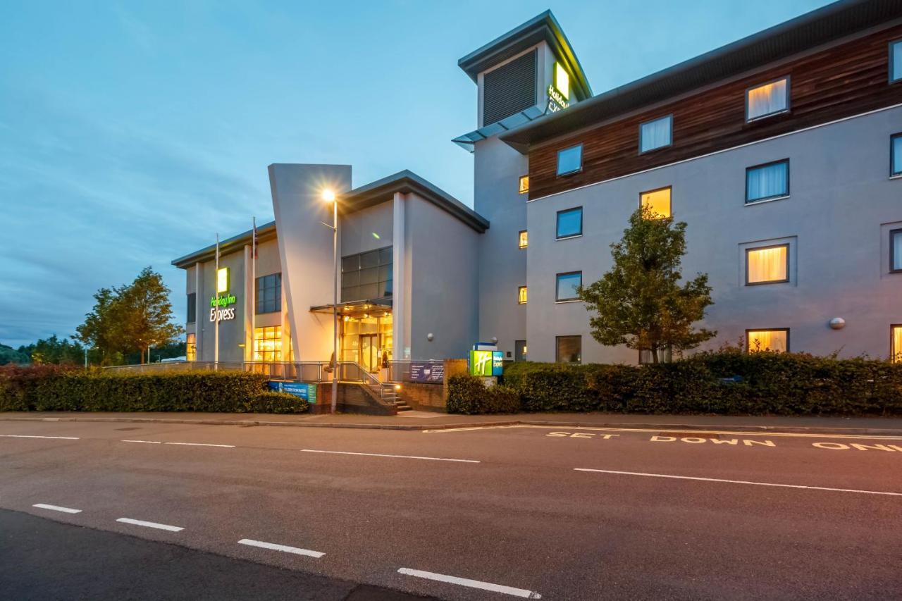 Holiday Inn Express Walsall M6, J10 By Ihg Bagian luar foto