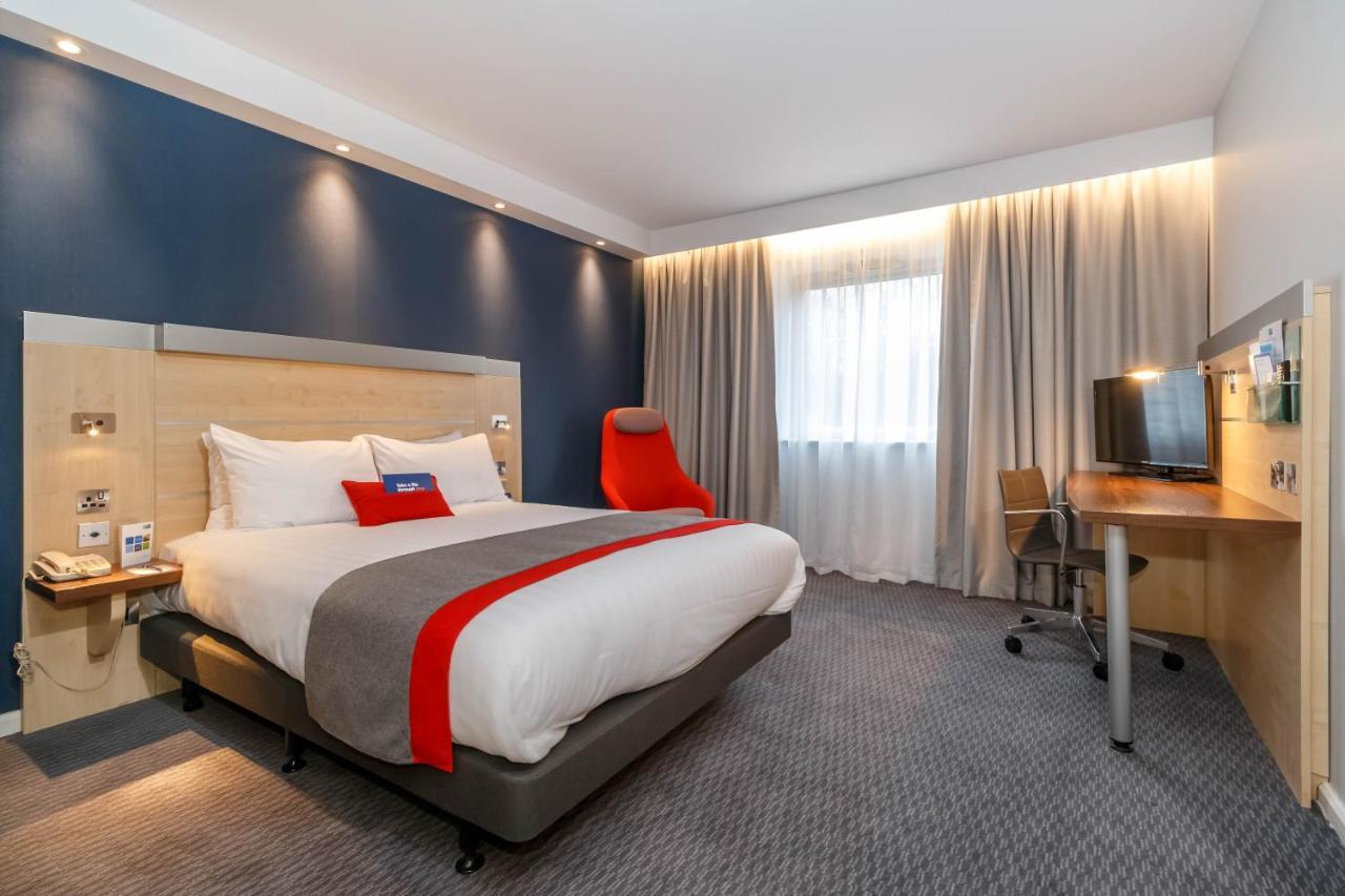 Holiday Inn Express Walsall M6, J10 By Ihg Bagian luar foto