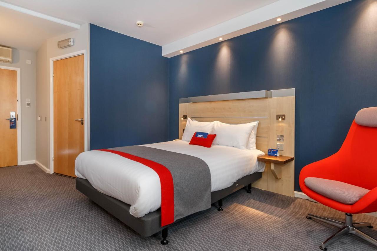 Holiday Inn Express Walsall M6, J10 By Ihg Bagian luar foto