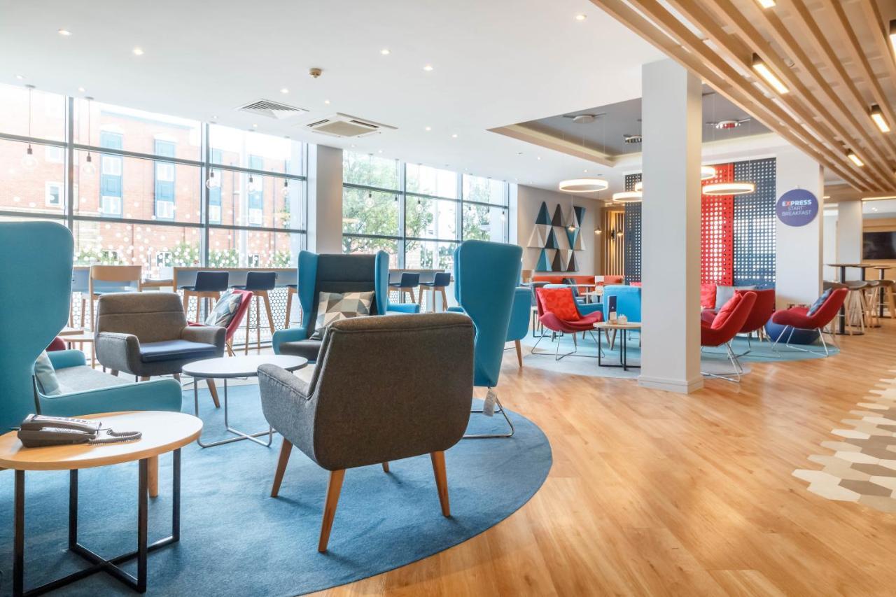 Holiday Inn Express Walsall M6, J10 By Ihg Bagian luar foto