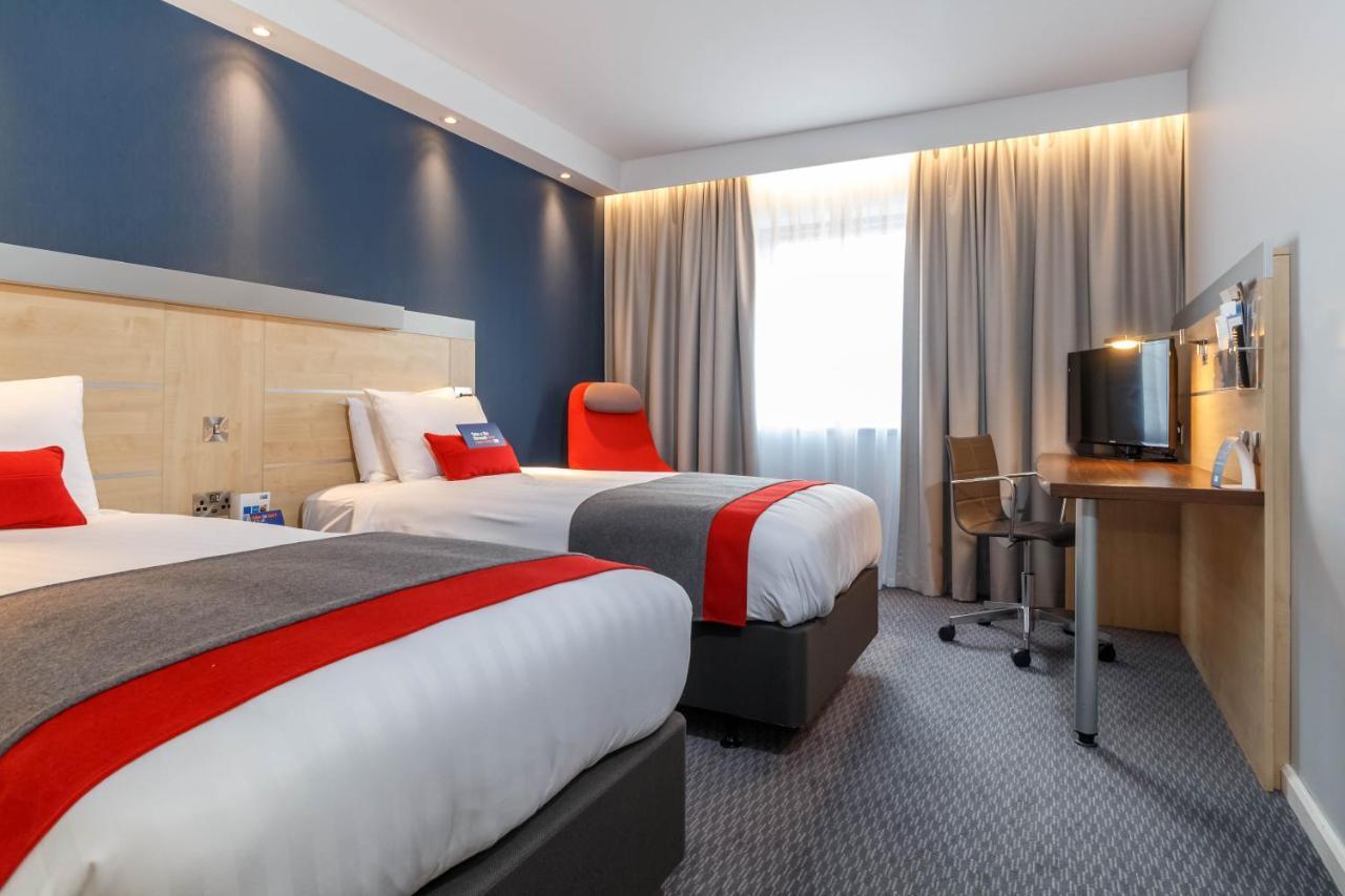 Holiday Inn Express Walsall M6, J10 By Ihg Bagian luar foto