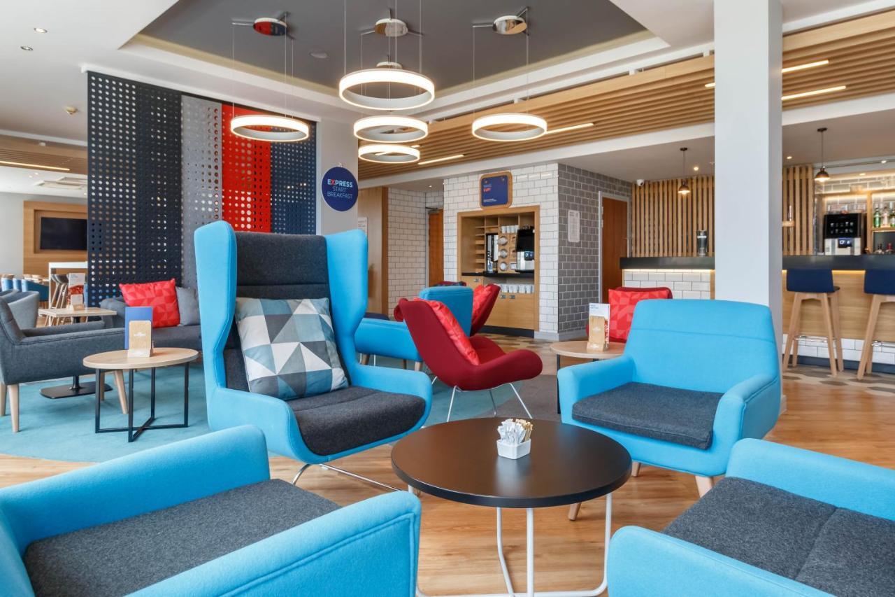 Holiday Inn Express Walsall M6, J10 By Ihg Bagian luar foto
