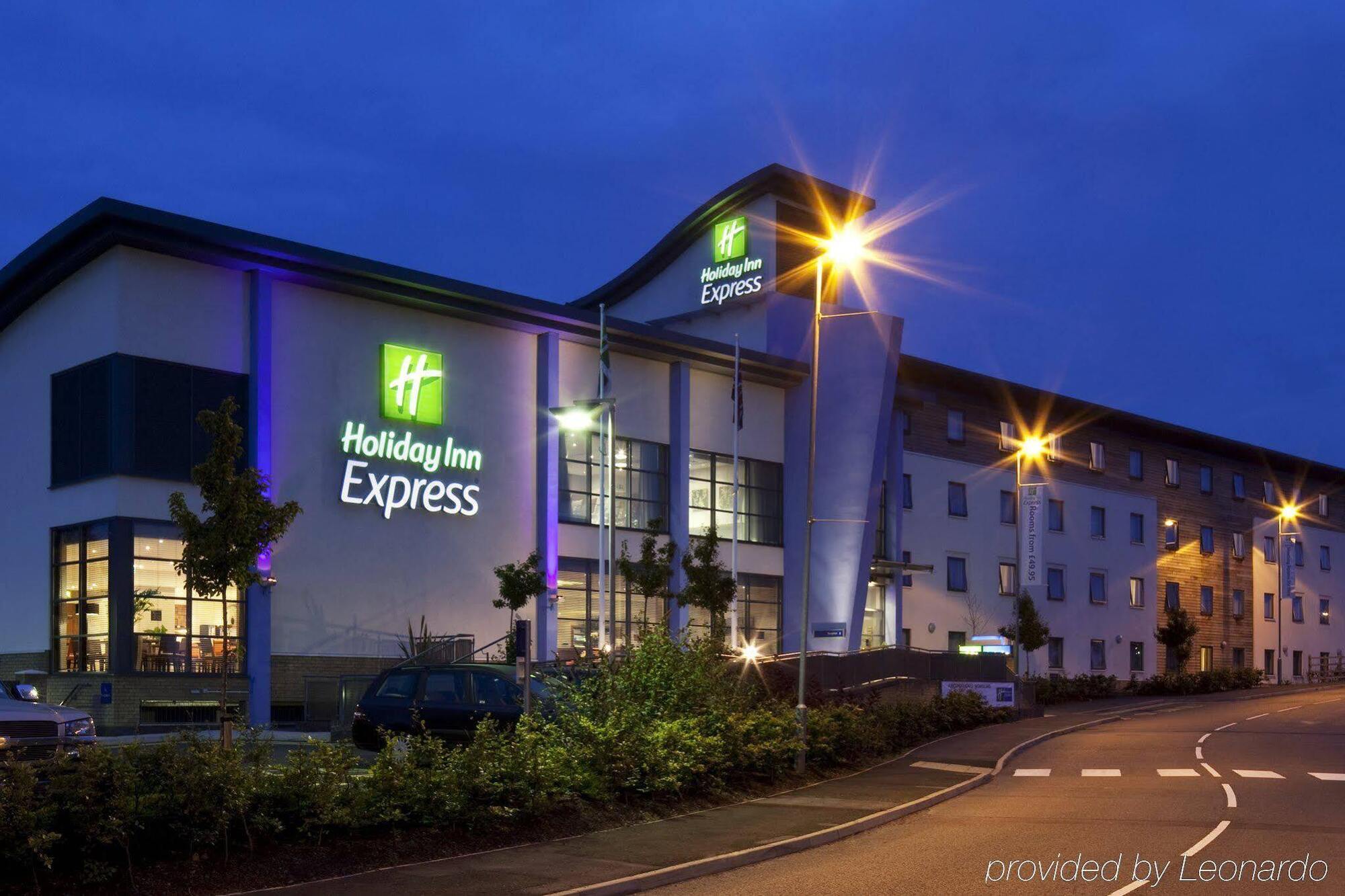 Holiday Inn Express Walsall M6, J10 By Ihg Bagian luar foto